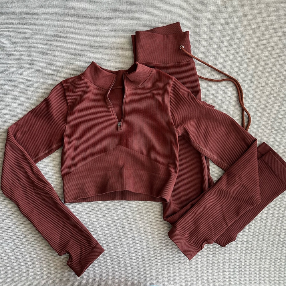 Women's Ribbed Athleisure Set in Brown